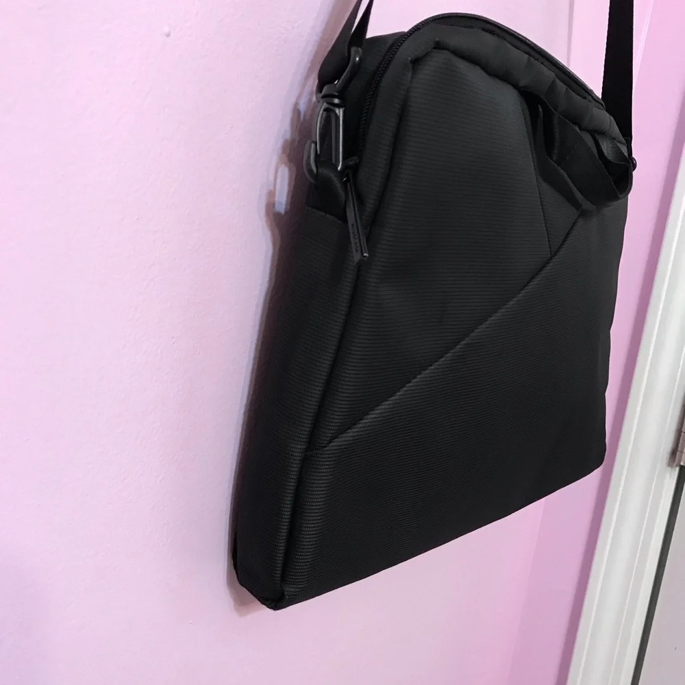 RivaCase Tivoli Laptop bag Bag with Shoulder Strap